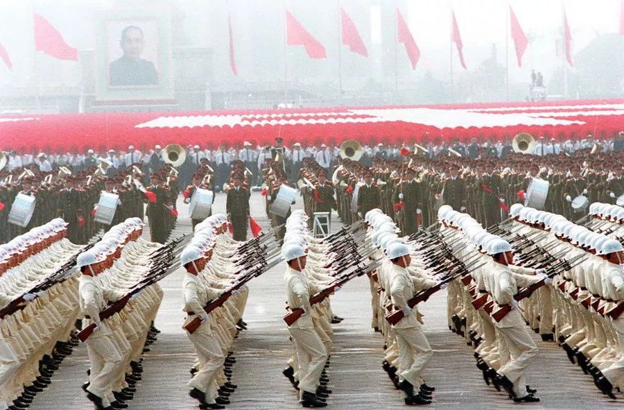 中國(guó)閱兵史上的霸氣瞬間，回顧1984年的閱兵盛況，中國(guó)閱兵史上的霸氣瞬間，回顧1984年閱兵盛況的震撼瞬間