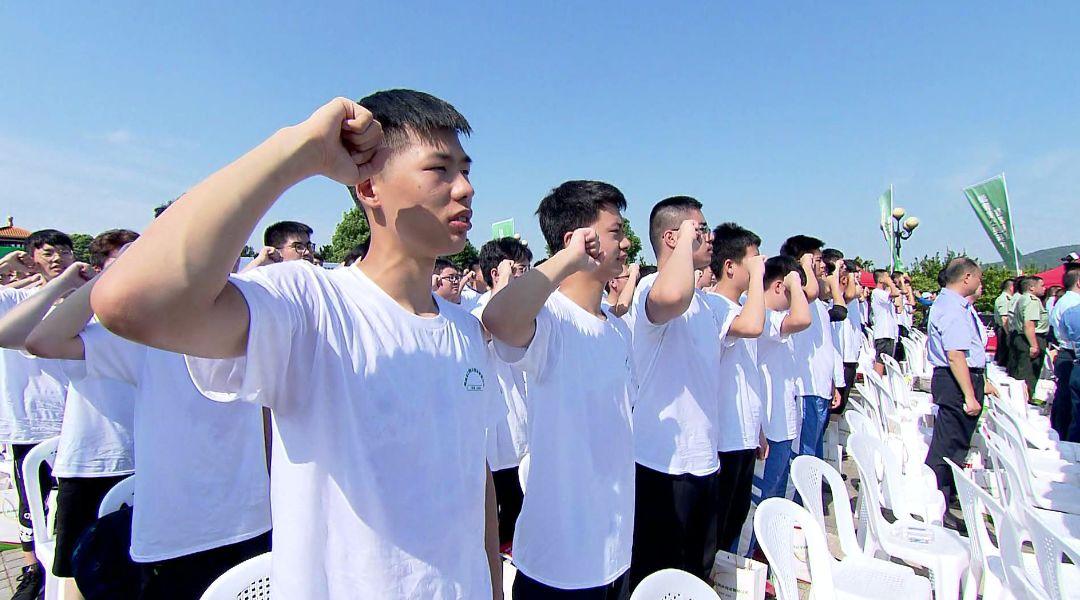 兵役登記證上大學(xué)一定要嗎？詳解兵役登記與大學(xué)入學(xué)要求，關(guān)于兵役登記證與大學(xué)入學(xué)要求的詳解，是否上大學(xué)必須持有兵役登記證？