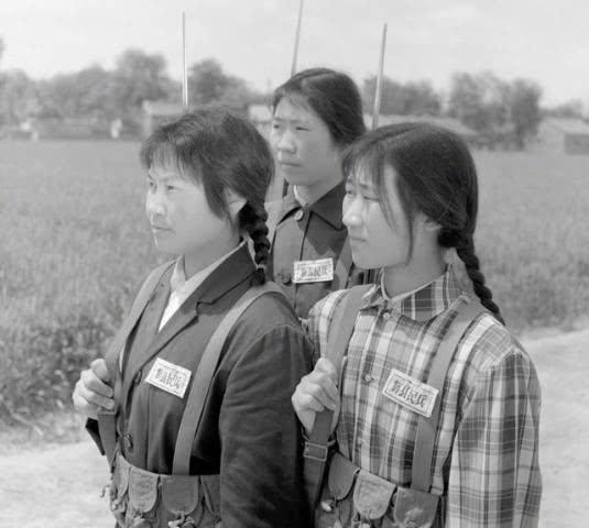 中國女兵老照片，歷史中的巾幗英雄形象展現(xiàn)，中國女兵老照片，歷史巾幗英雄形象展