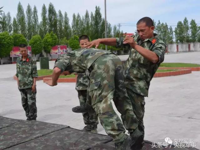 當(dāng)兵可以談戀愛嗎？——深度解析軍營戀愛現(xiàn)象，軍營戀愛現(xiàn)象，解析士兵能否談戀愛的多維度視角