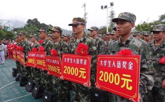 大學(xué)生如何參軍，一條充滿榮耀與成長的道路，大學(xué)生參軍之路，榮耀與成長的交織