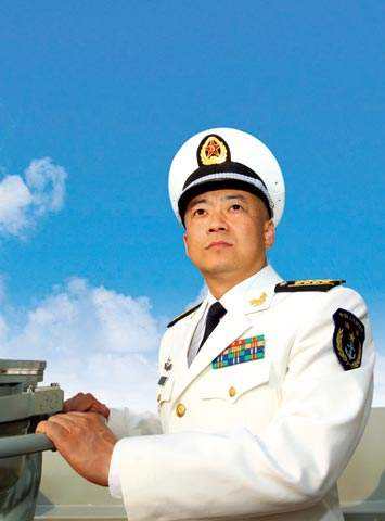 遼寧艦現(xiàn)任艦長——中國海軍力量的新標(biāo)桿，遼寧艦現(xiàn)任艦長，中國海軍力量的新典范