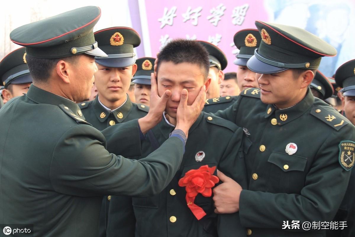 空軍義務(wù)兵在軍隊(duì)中的職責(zé)與角色，探尋空軍義務(wù)兵的主要任務(wù)，空軍義務(wù)兵職責(zé)與角色探究，主要任務(wù)解析