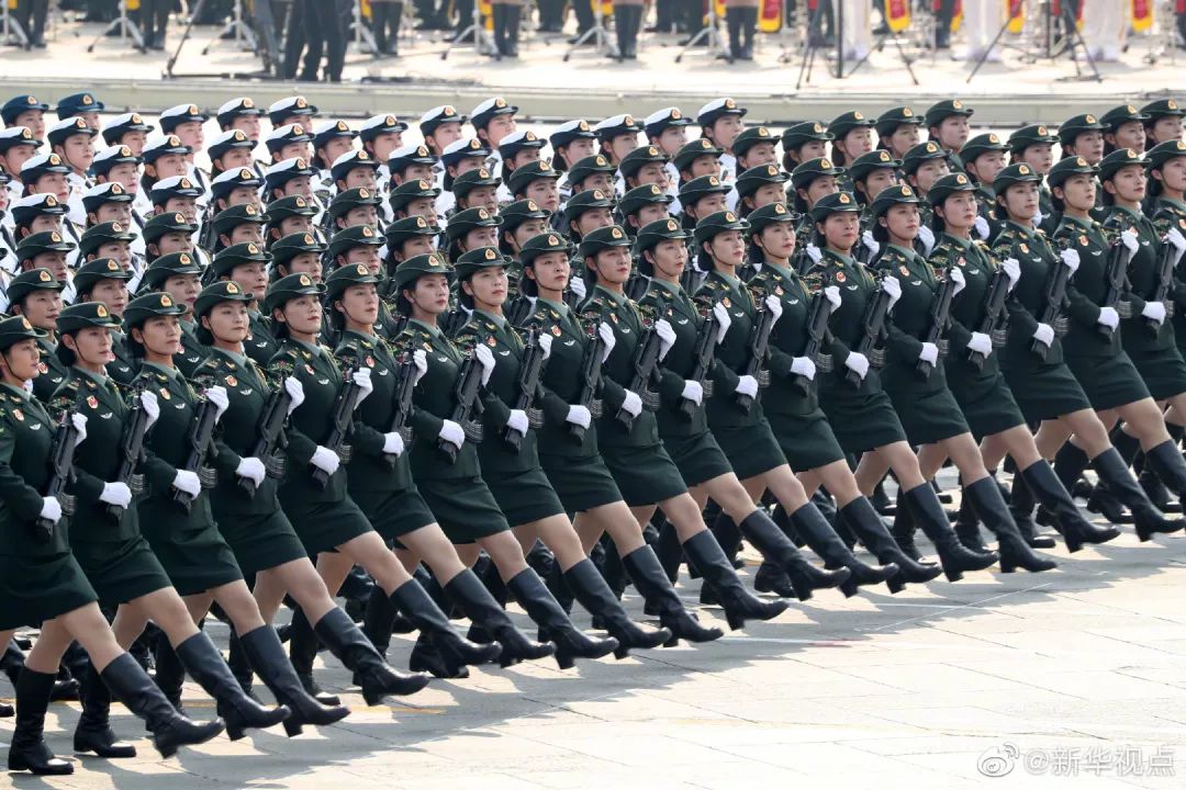 國慶閱兵女兵方隊視頻，展現(xiàn)新時代巾幗英雄風采，國慶閱兵女兵方隊視頻，展現(xiàn)新時代巾幗英雄風采閃耀閱兵場