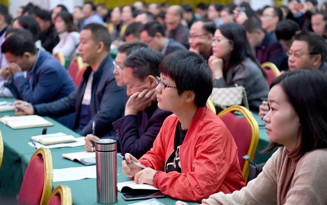 新聞報刊最新一期，深度解讀熱點事件，掌握最新資訊動向，新聞熱點深度解讀，掌握最新資訊動向