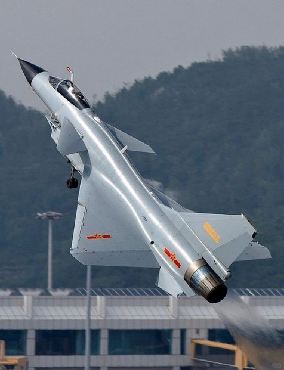殲-10戰(zhàn)斗機(jī)是幾代機(jī)？全面解析中國(guó)空軍的主力戰(zhàn)機(jī)，中國(guó)空軍主力戰(zhàn)機(jī)殲-10戰(zhàn)斗機(jī)的全面解析，幾代機(jī)？