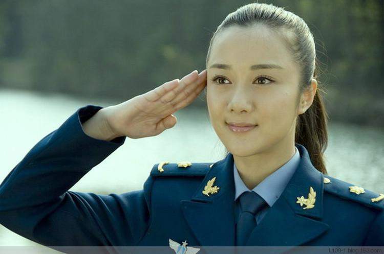 最美女兵軍禮，榮耀與責(zé)任并存，最美女兵軍禮，榮耀與責(zé)任的交響