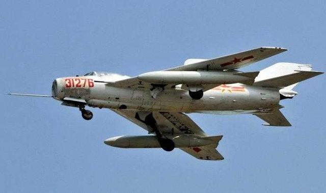 殲6戰(zhàn)斗機高清圖片，歷史、技術特點與現(xiàn)代價值，殲6戰(zhàn)斗機，歷史、技術特點與現(xiàn)代價值的高清圖片展現(xiàn)