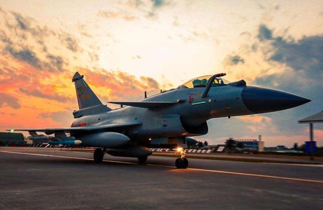 揭秘殲-10C，巴鐵曝光的大量信息與深度解析，巴鐵深度解析，殲-10C戰(zhàn)機(jī)揭秘與大量信息曝光