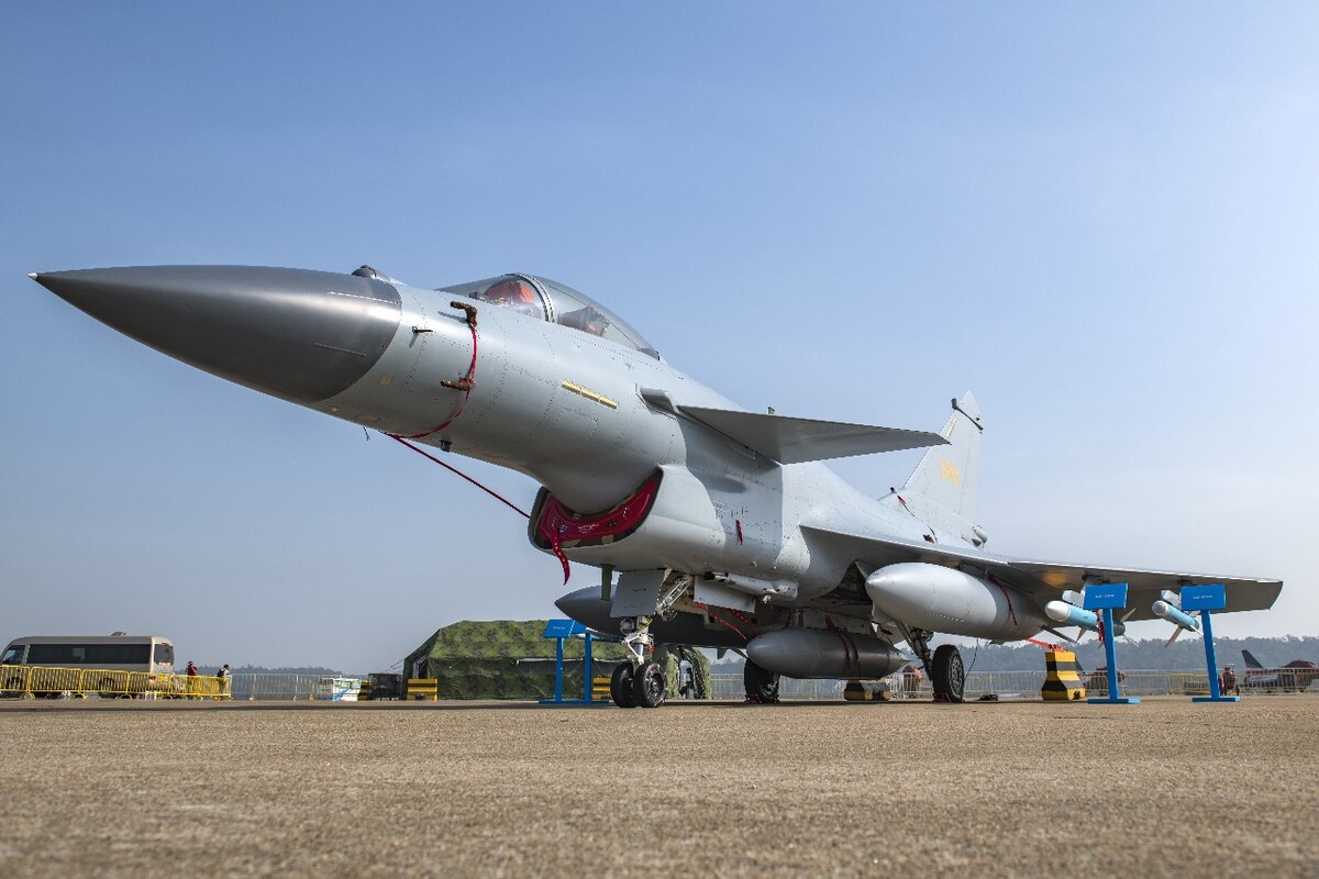 殲-10B戰(zhàn)斗機，空中力量的卓越代表，殲-10B戰(zhàn)斗機，空中力量的杰出代表