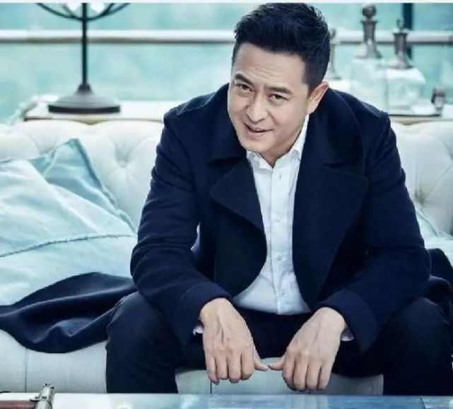 張嘉譯老婆王海燕資料，一位才華橫溢的女士的全方位介紹，張嘉譯妻子王海燕，才華橫溢的女士全方位介紹