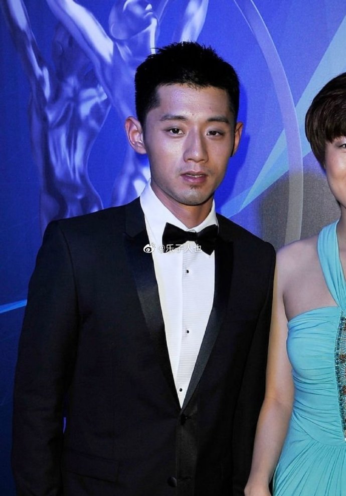 張繼科老婆個(gè)人簡(jiǎn)歷——揭秘背后的故事，張繼科妻子背景揭秘，個(gè)人履歷背后的故事