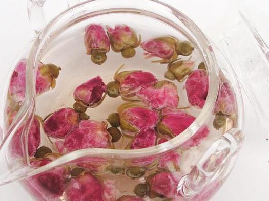 玫瑰花茶千萬別亂喝，正確飲用方法與注意事項，玫瑰花茶的飲用方法與注意事項，不亂飲，健康享受