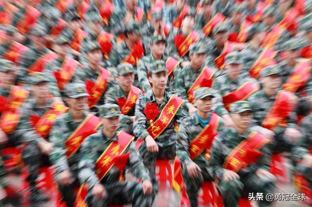 大學(xué)生征兵報(bào)名，邁向軍旅，青春建功，大學(xué)生征兵報(bào)名，邁向軍旅，青春熱血建功立業(yè)