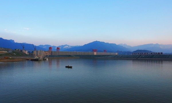 宜昌坐船游三峽大壩，領(lǐng)略壯麗自然風(fēng)光與人文魅力，宜昌，游船探秘三峽大壩，自然與人文的壯麗風(fēng)采